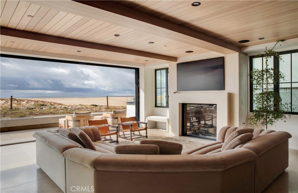 1572 E Oceanfront Drive