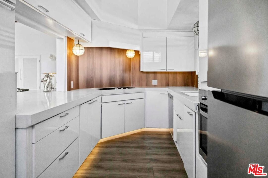 Monarch Pavilion, Beverly Grove Dr, 90210