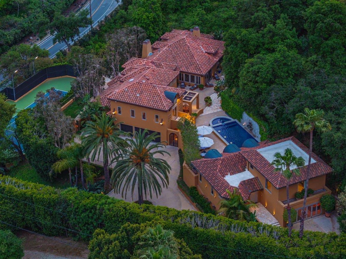 2719 Benedict Canyon Drive