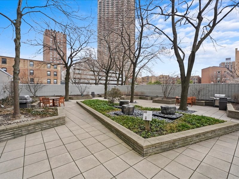 3600 N Lake Shore Dr #207, Chicago, IL 60613