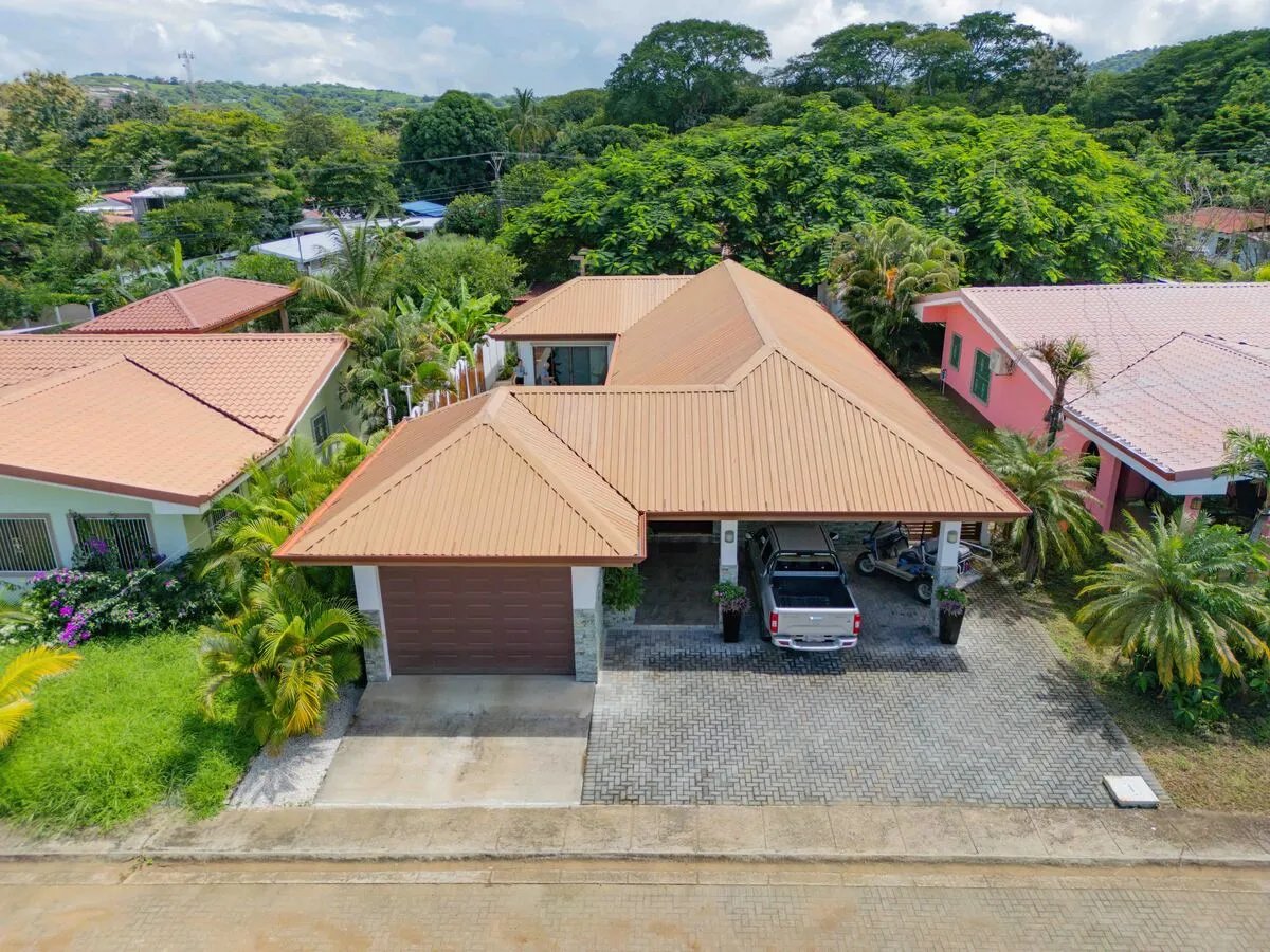 One-Level Living with Private Pool in Playas del Coco