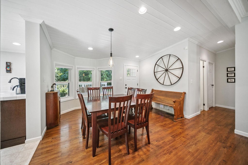 60 NE Davis Farm Road