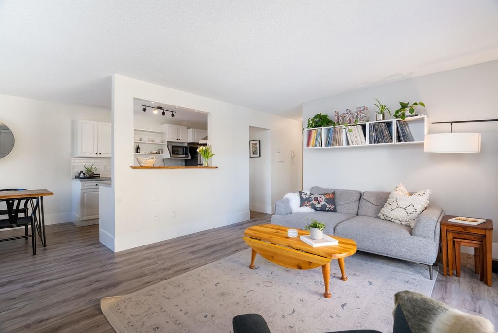 1610 Chesterfield Ave, #202