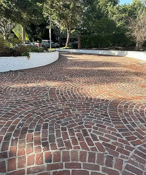 704 N Sierra Dr
