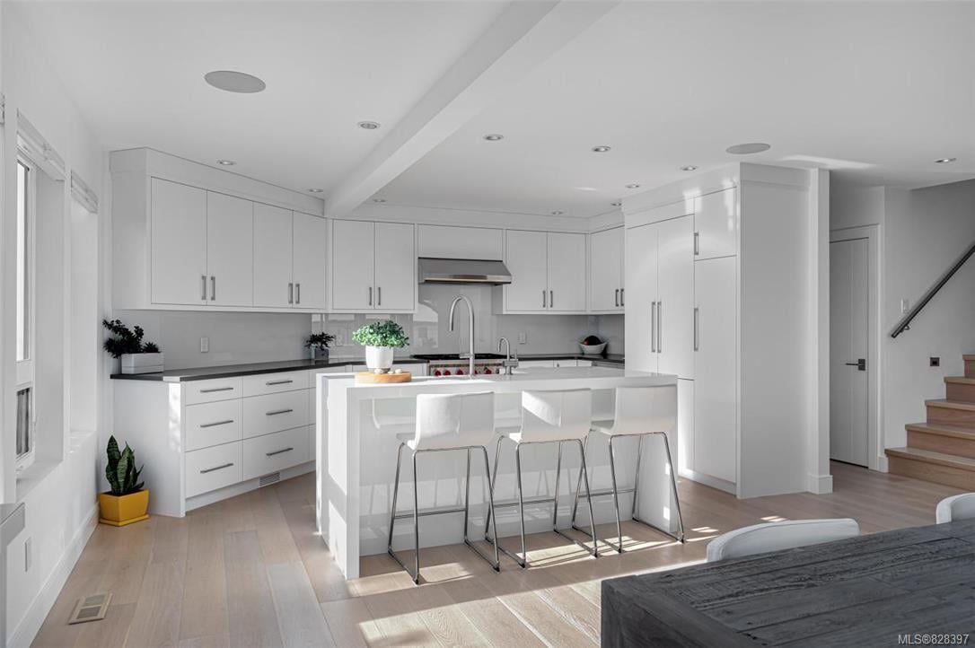 2378 Esplanade