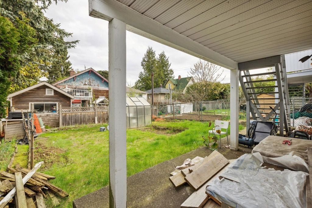 21 E King Edward Ave