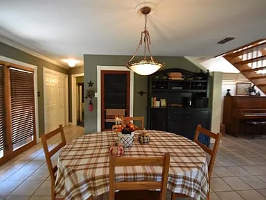5261 S US Hwy 281