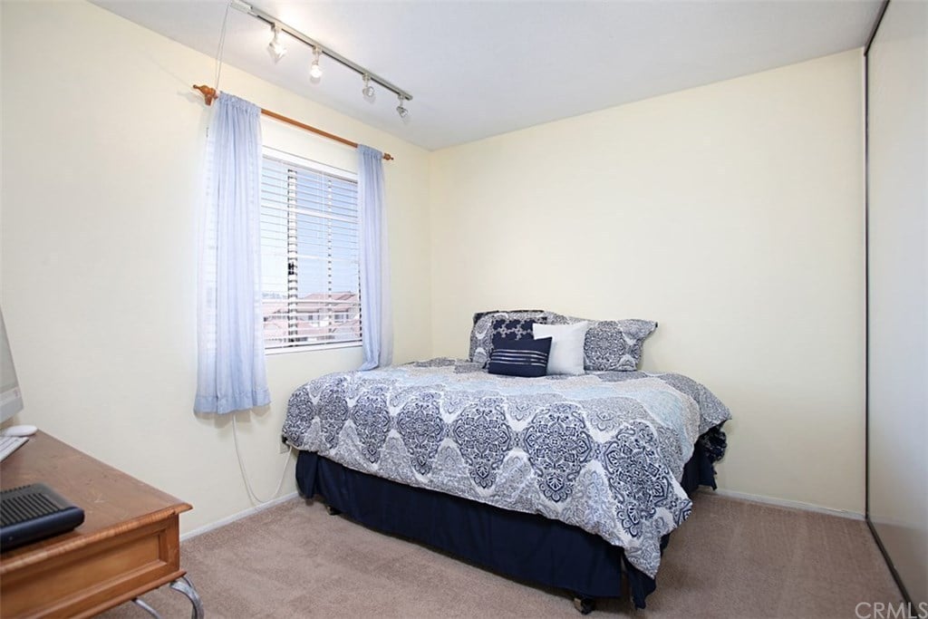 1710 S Mammoth Pl