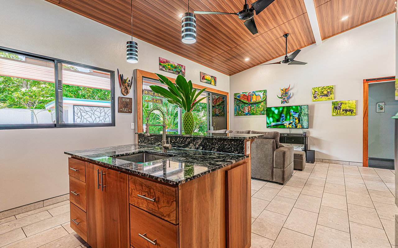 Home Near Downtown Uvita with Private Forest and Creek