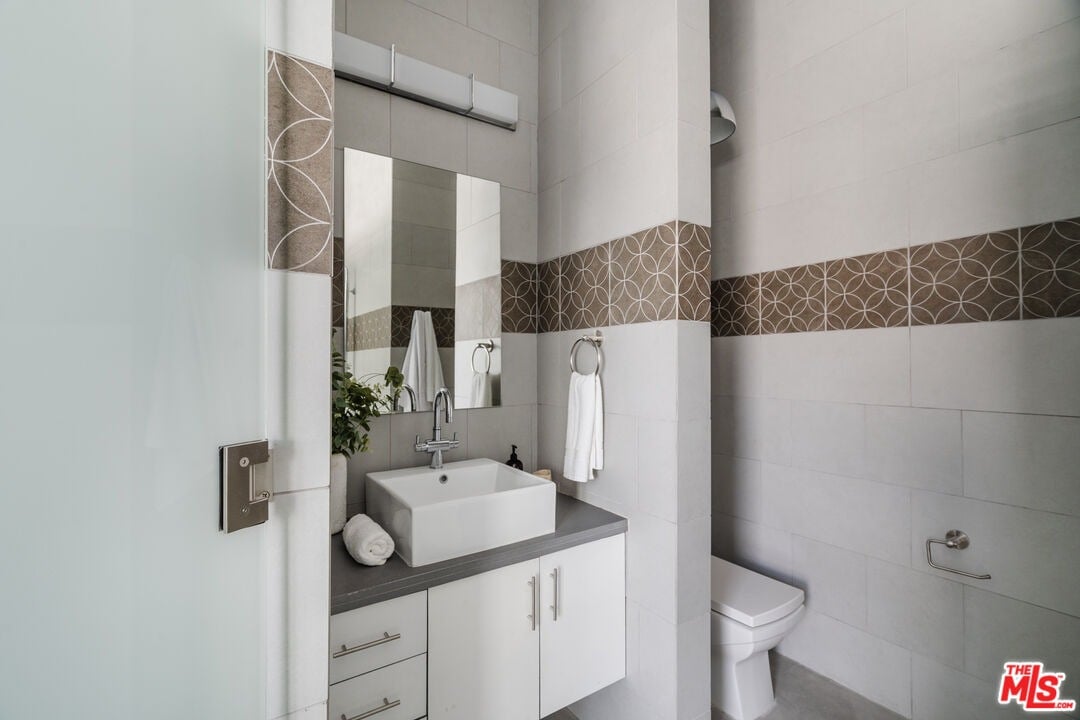 1152 N La Cienega Blvd, #301