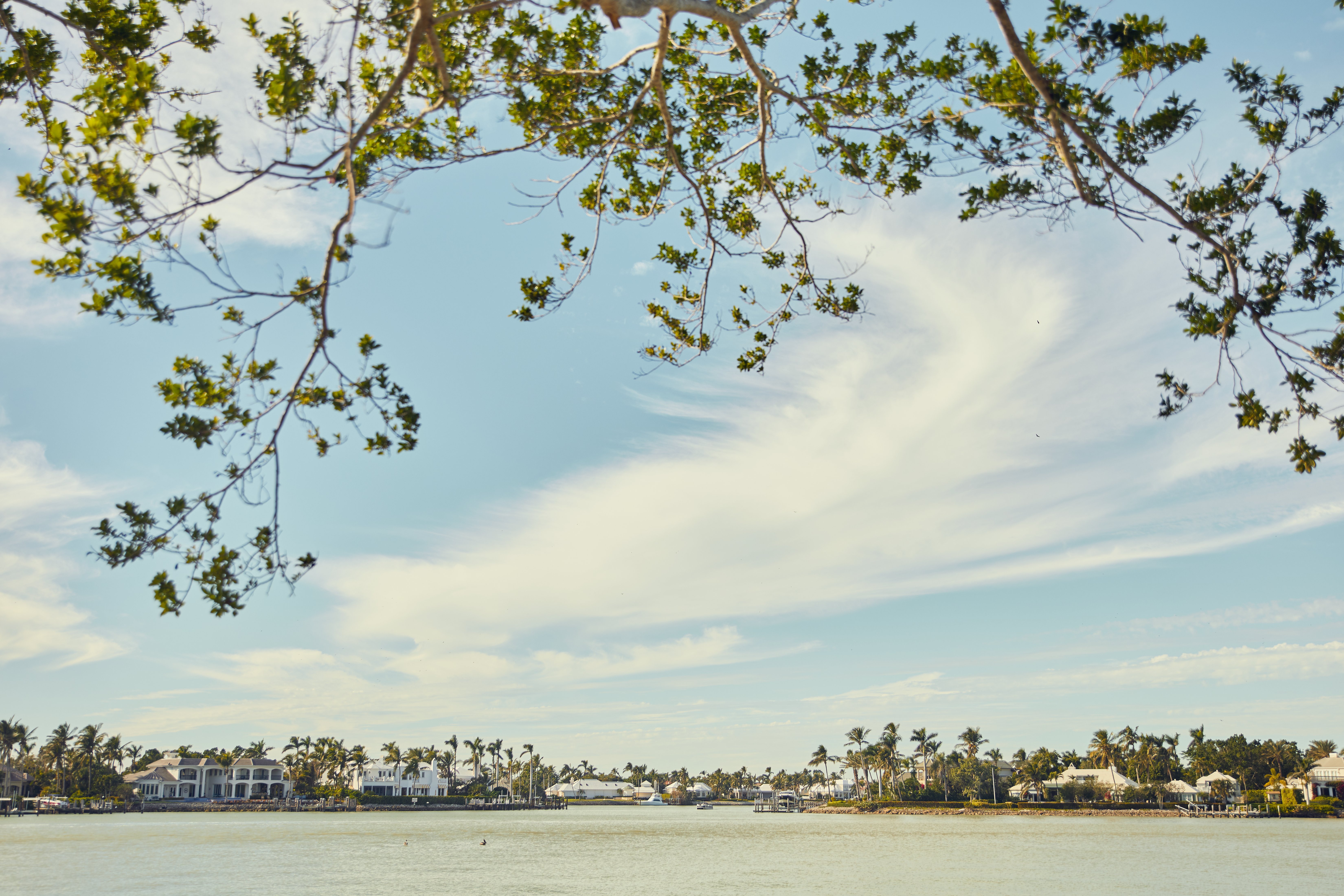 Bay-front wide-water estate, Aqualane Shores