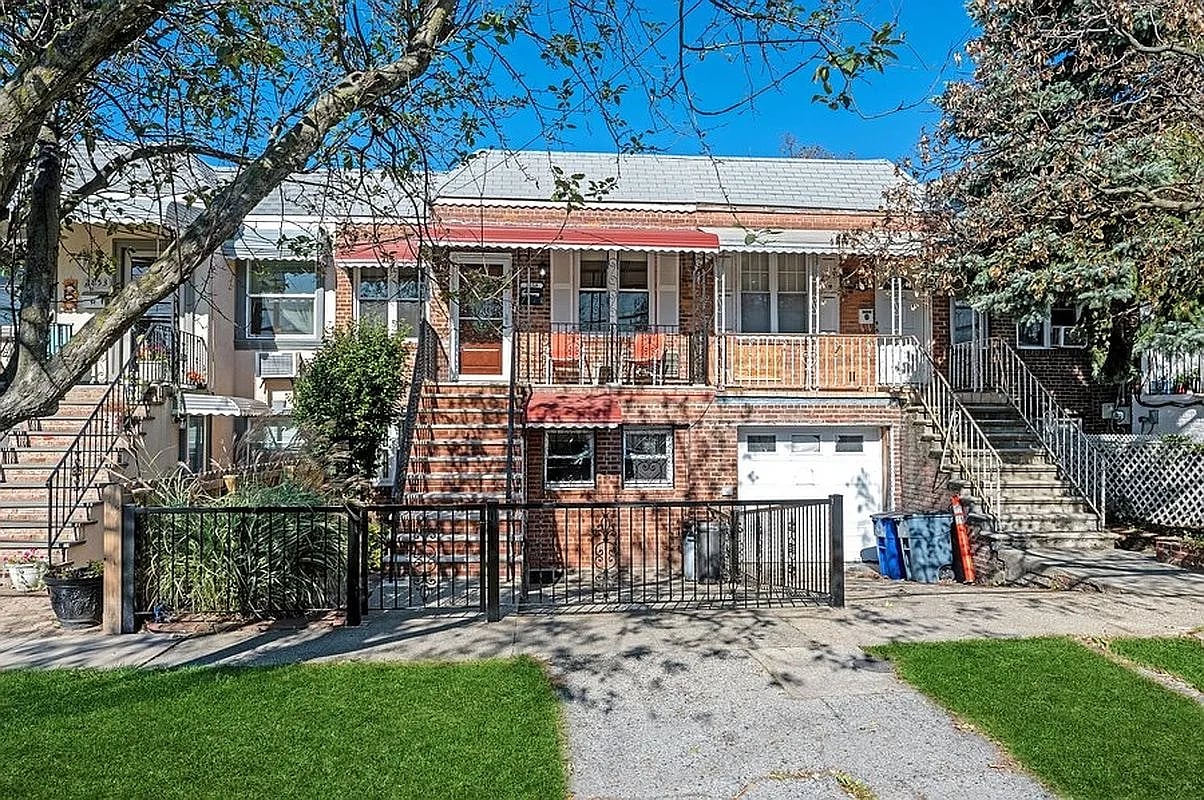 2855 Sampson Ave