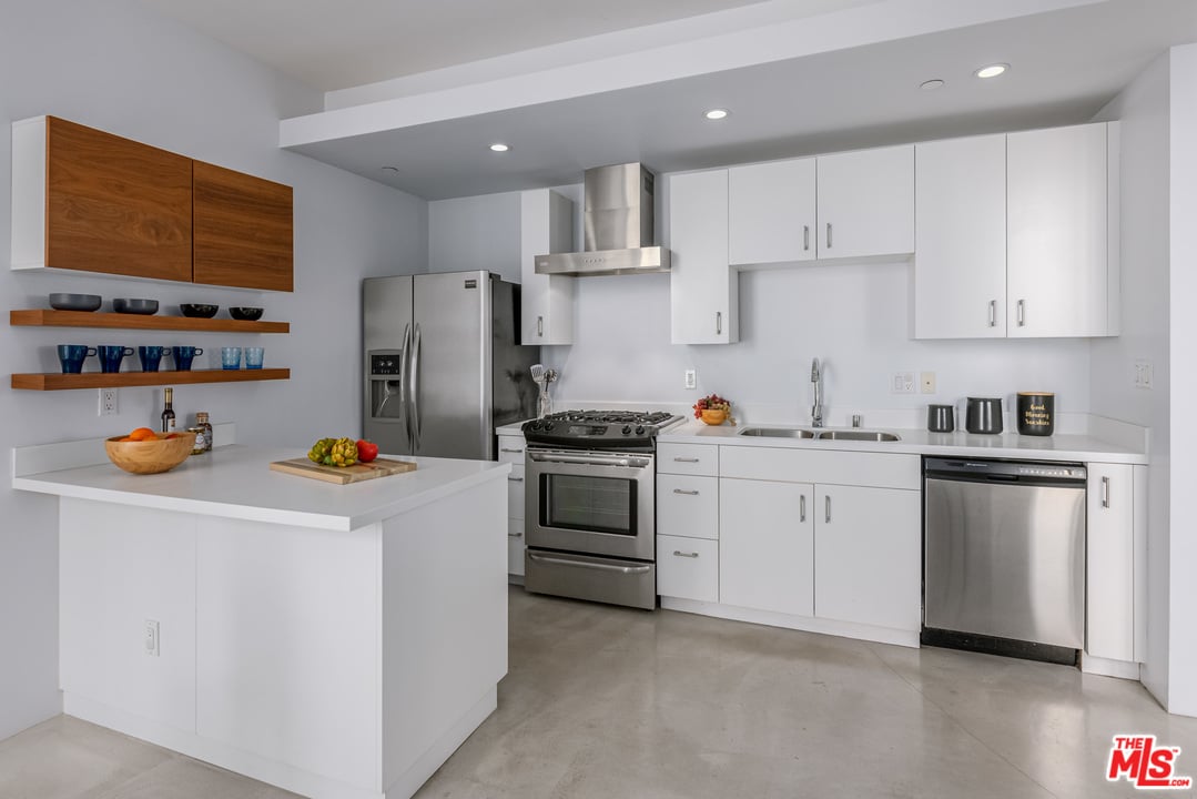 2400 Corinth Ave, Unit 21