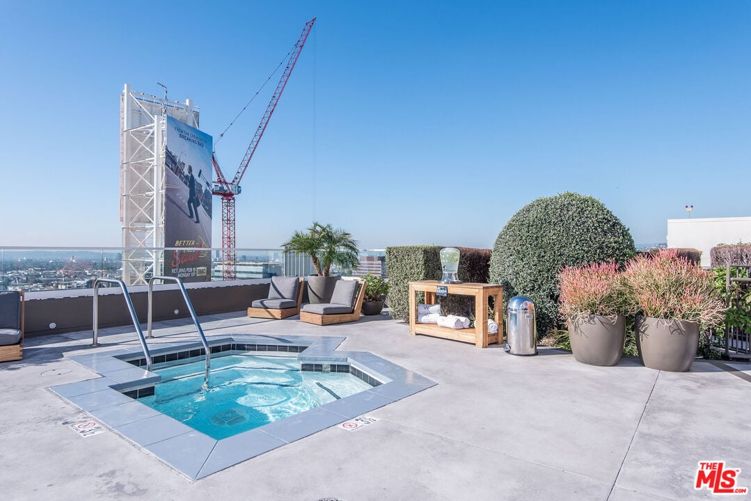 6250 Hollywood Blvd, #10L