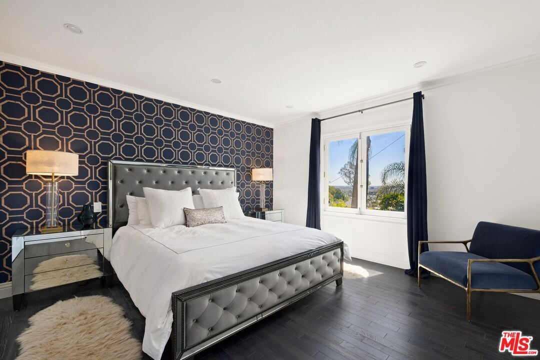 Halo Retreat, N Kings Rd, 90069