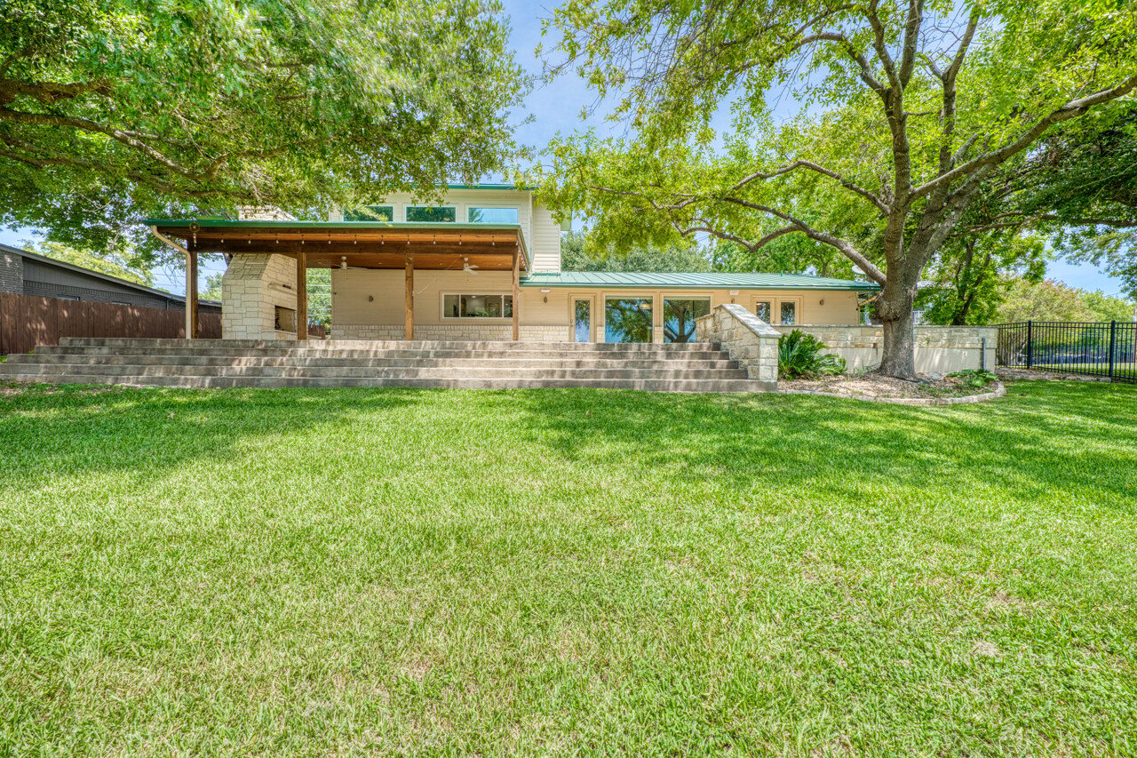 1704 Bluebonnet Lane