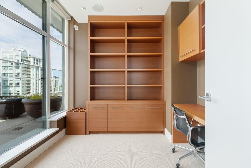 480 Robson St, #1901