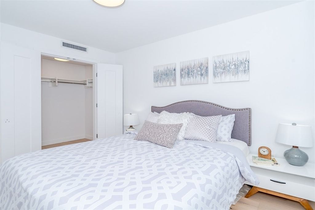 5693 Elizabeth St, #203