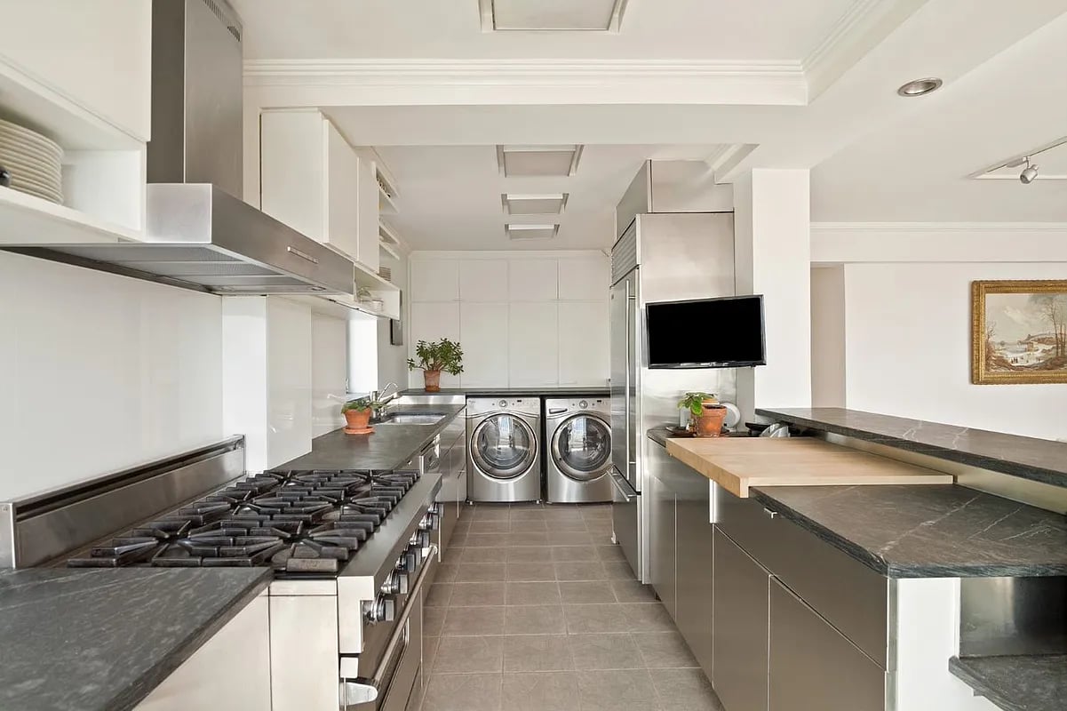 196 E 75th St #18CDE