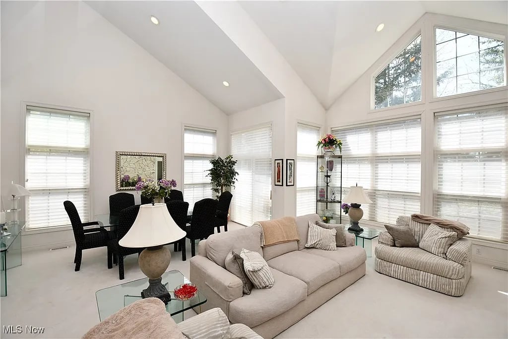 410 W Glengary Cir