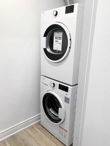 291 Brighton Ave Unit: Lower