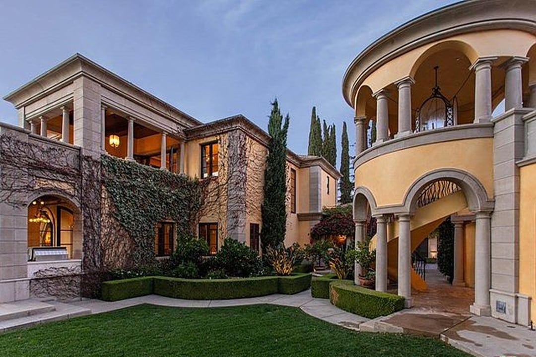 Velvet Manor
