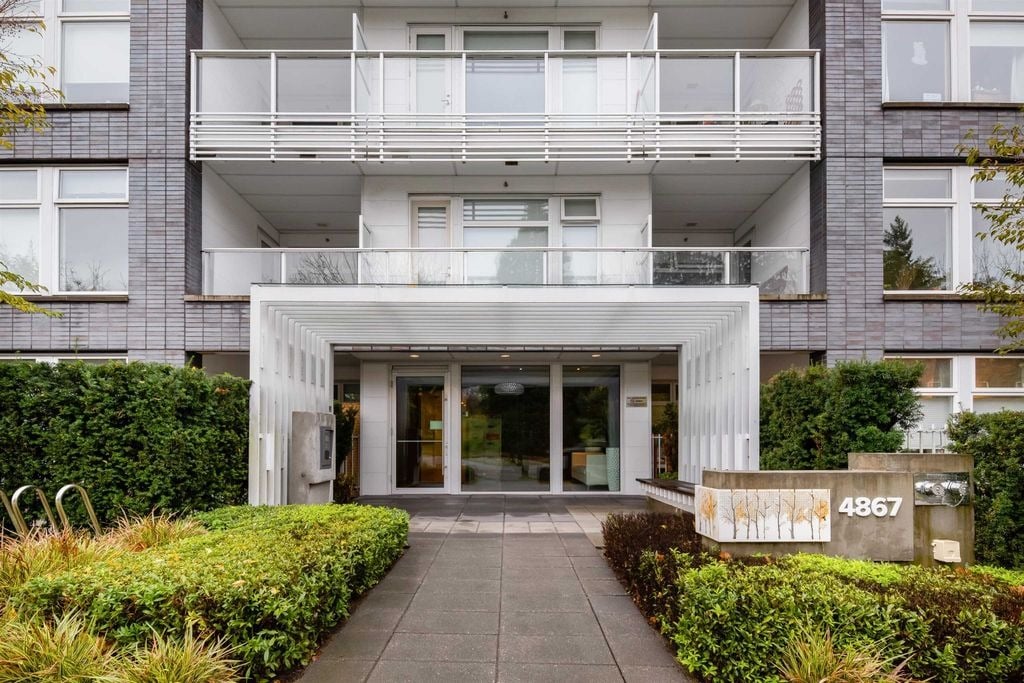 4867 Cambie St, #103