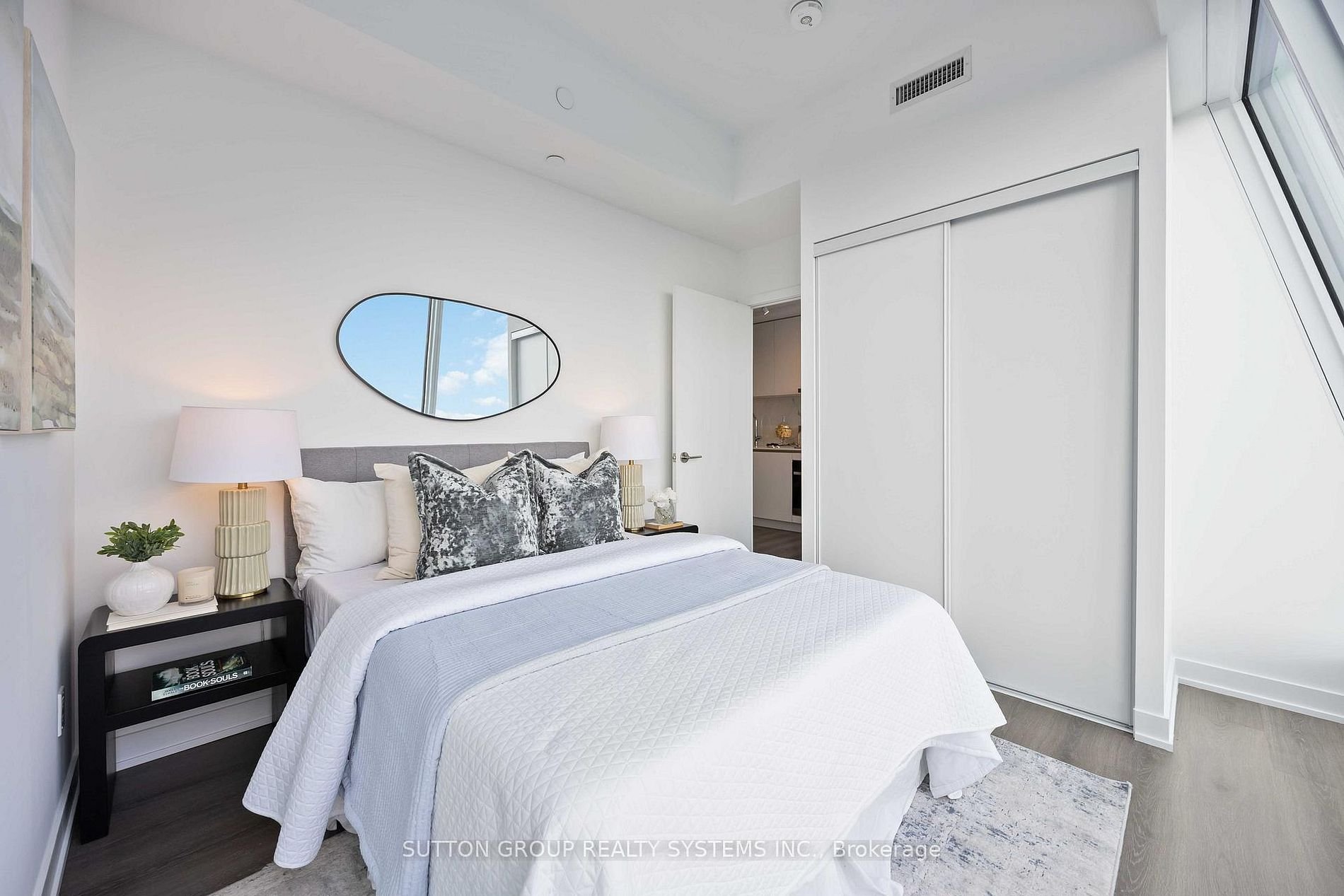 YORKVILLE'S BEST PENTHOUSE 