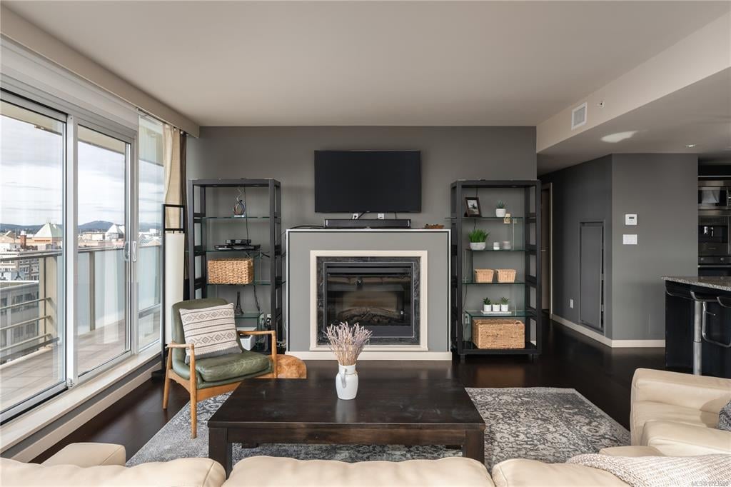 1406 - 707 Courtney St