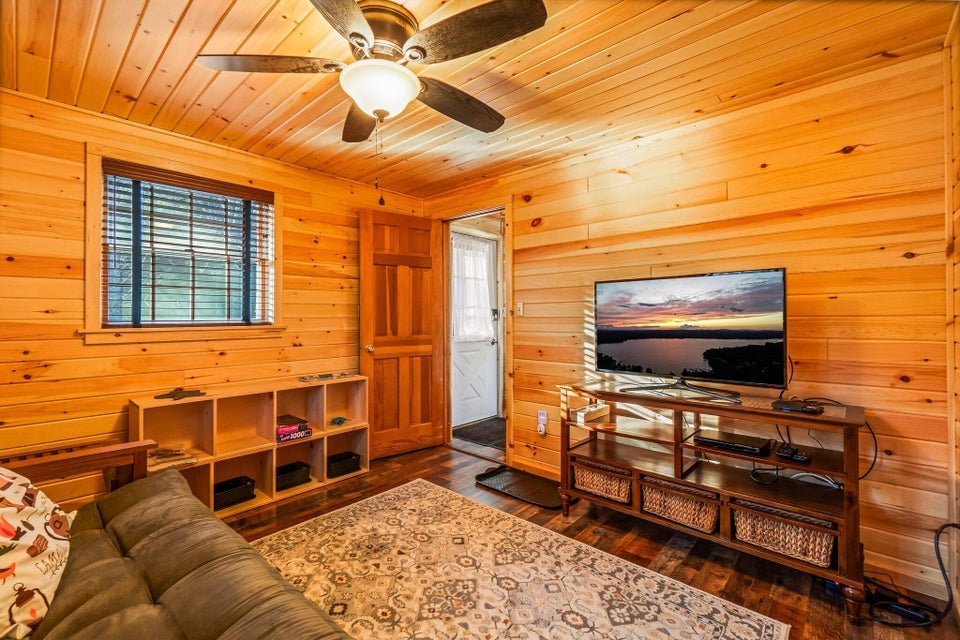 36 Worcester Way Lincoln, ME 04457