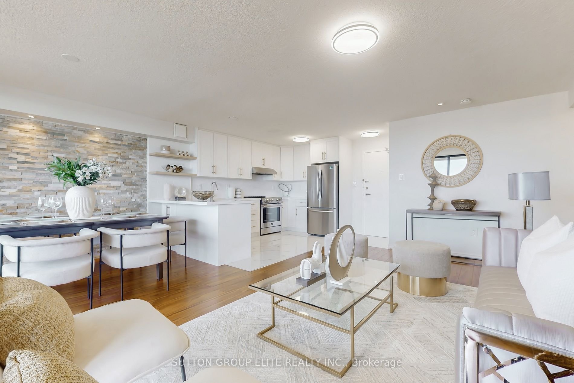 EXQUISITE PH IN NORTH YORK 
