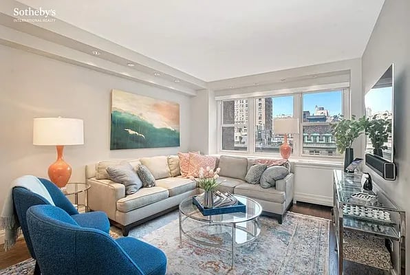11 Riverside Dr