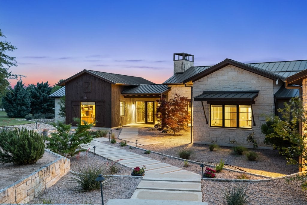 Horseman's Paradise in the heart of Dripping Springs