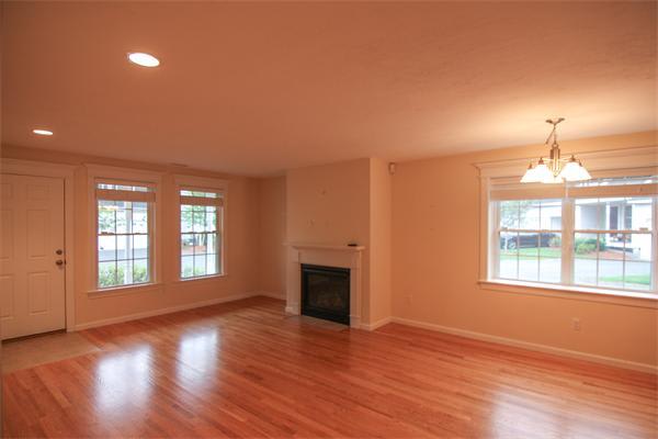 216 Main St, F1