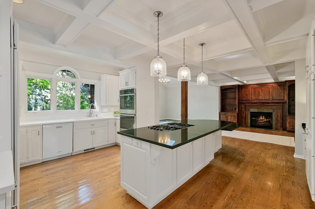 Charming in Eden Prairie!