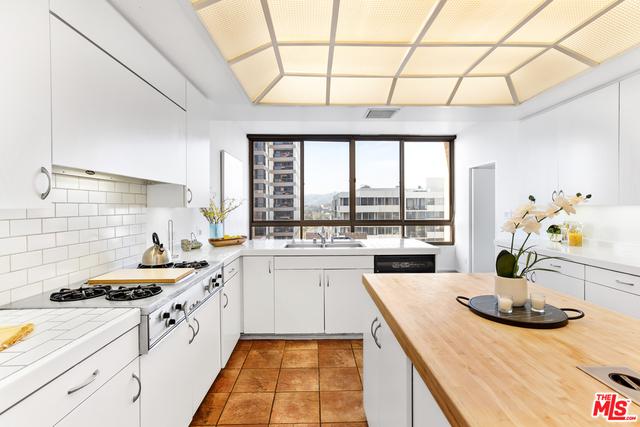 Stunning and Spacious Condominium In The Mirabella