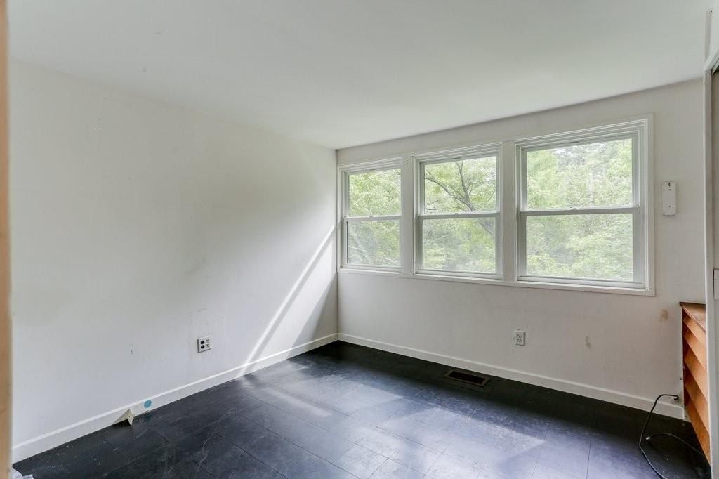 215 The Valley Road
