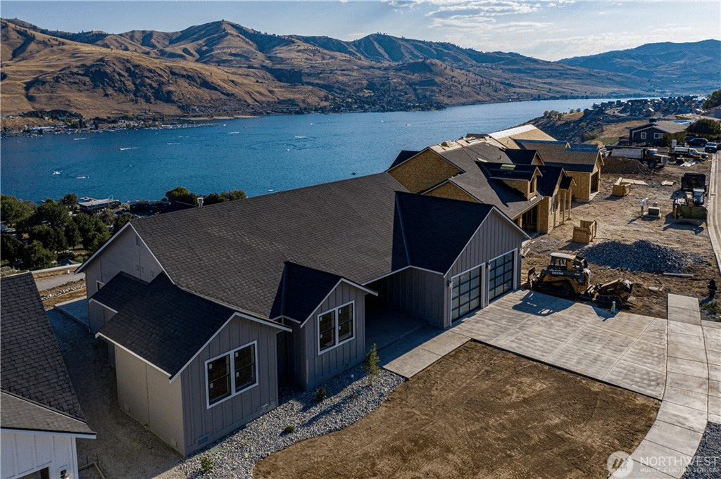 703 W Golf Course Dr