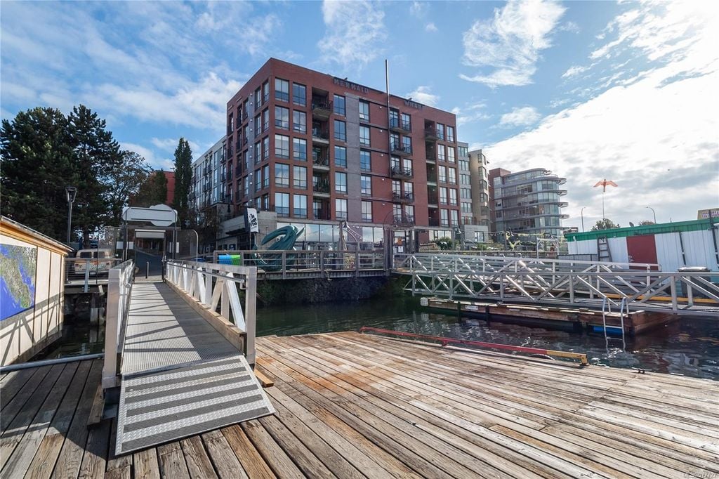 409 Swift St, #211