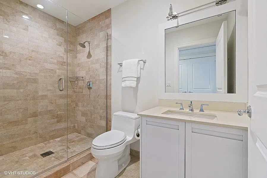 11 E Walton St APT 3201