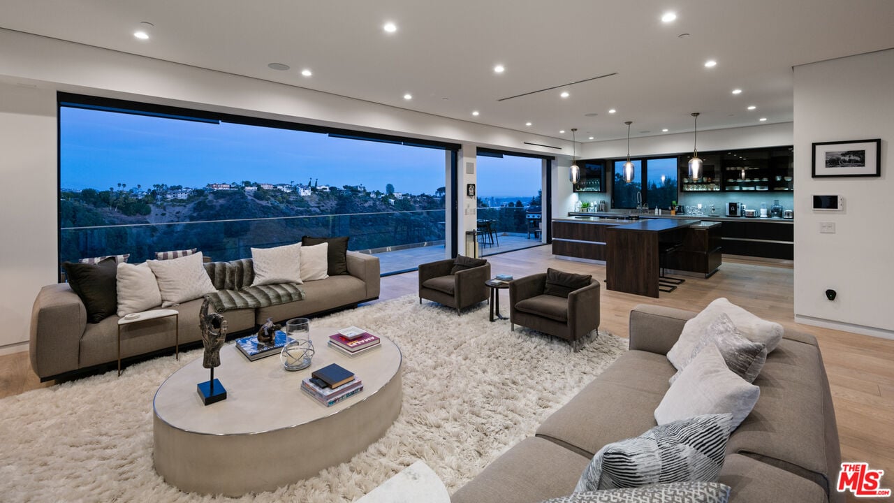 Aurelian Crest, Linda Flora Dr, 90049