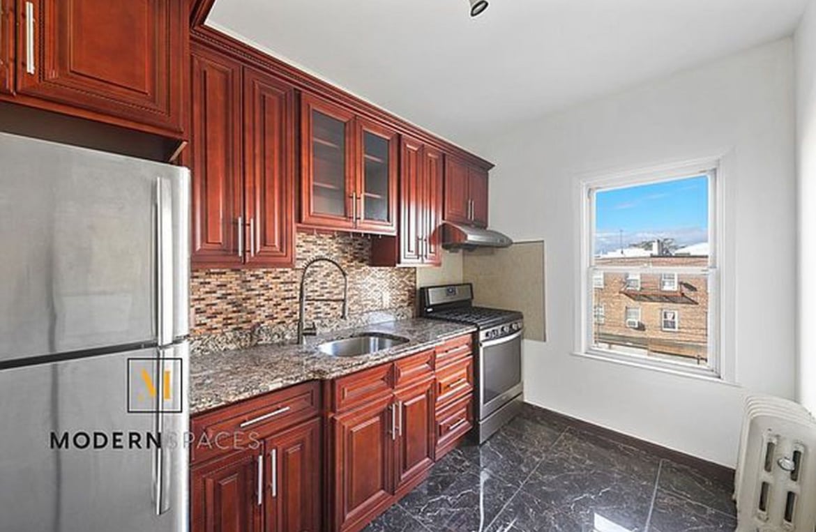Woodside/Sunnyside Three Bedroom Apartment!
