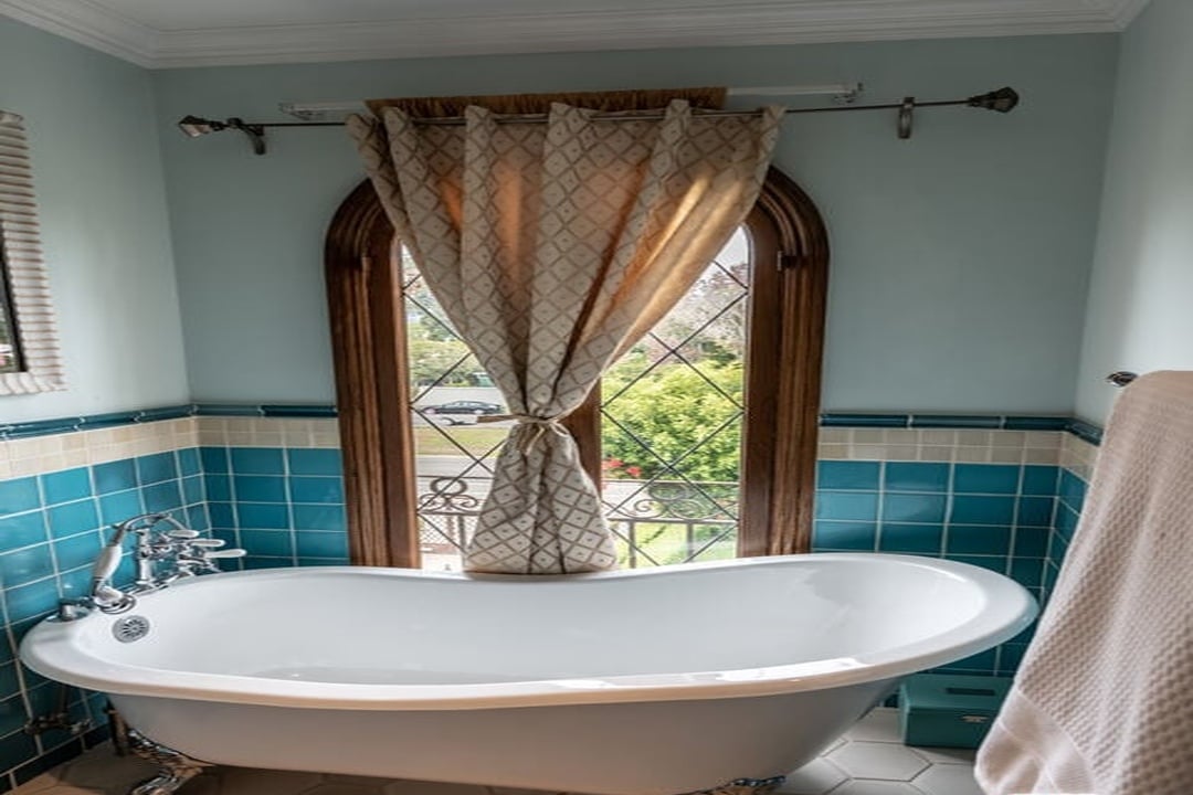 San Vicente Blvd, 90402