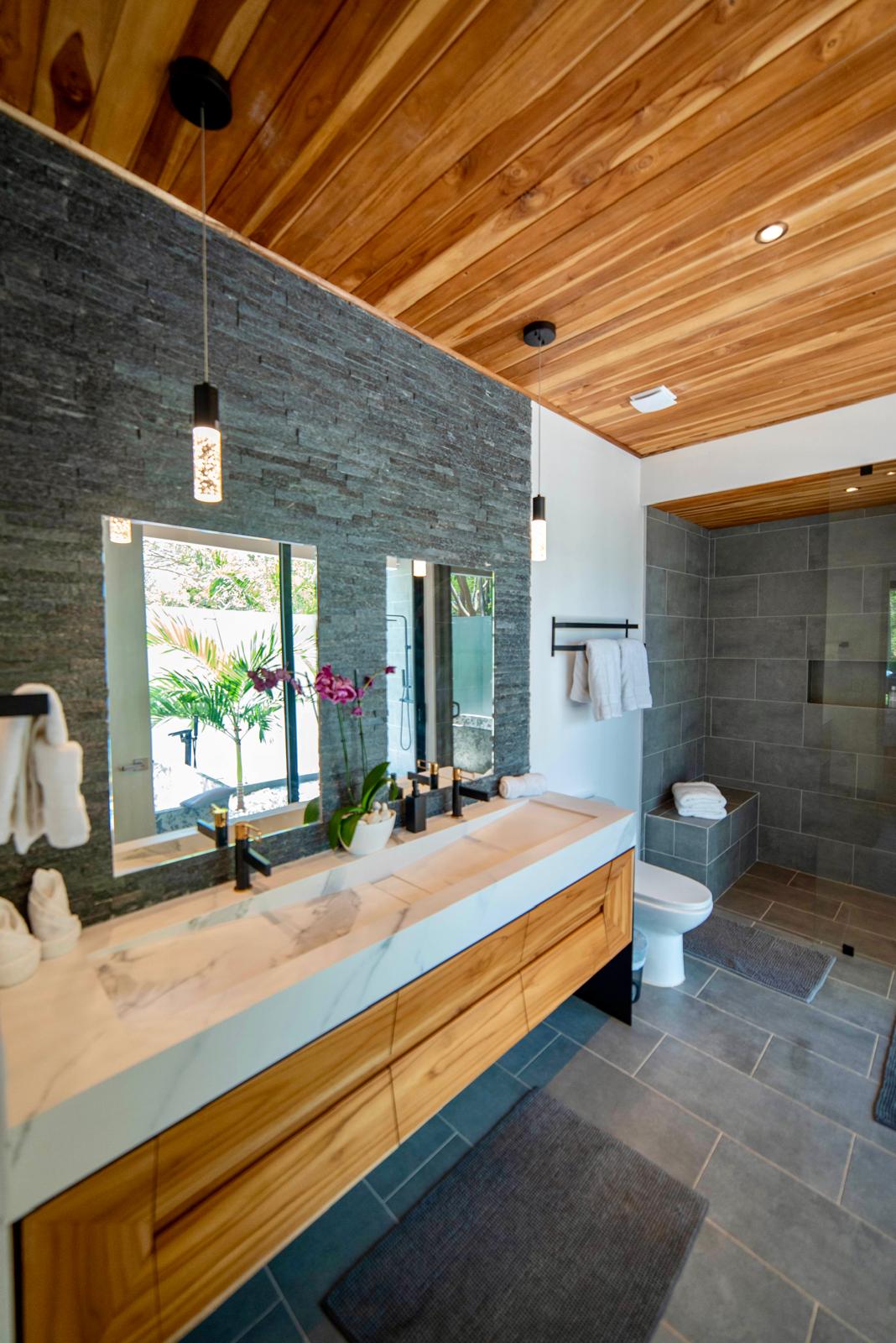 Casa La Ola Perfecta | Luxury 5-Bedroom Home with Pool Near the Beach in Hacienda Pinilla