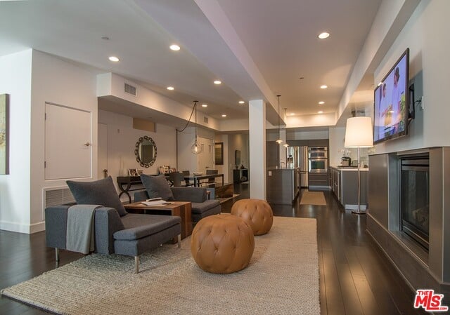 1250 N Harper Ave #301