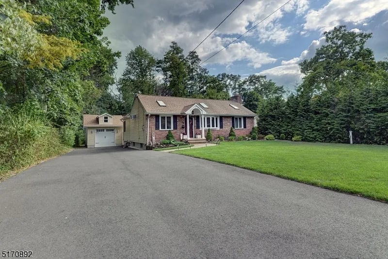 10 Cedar Rd