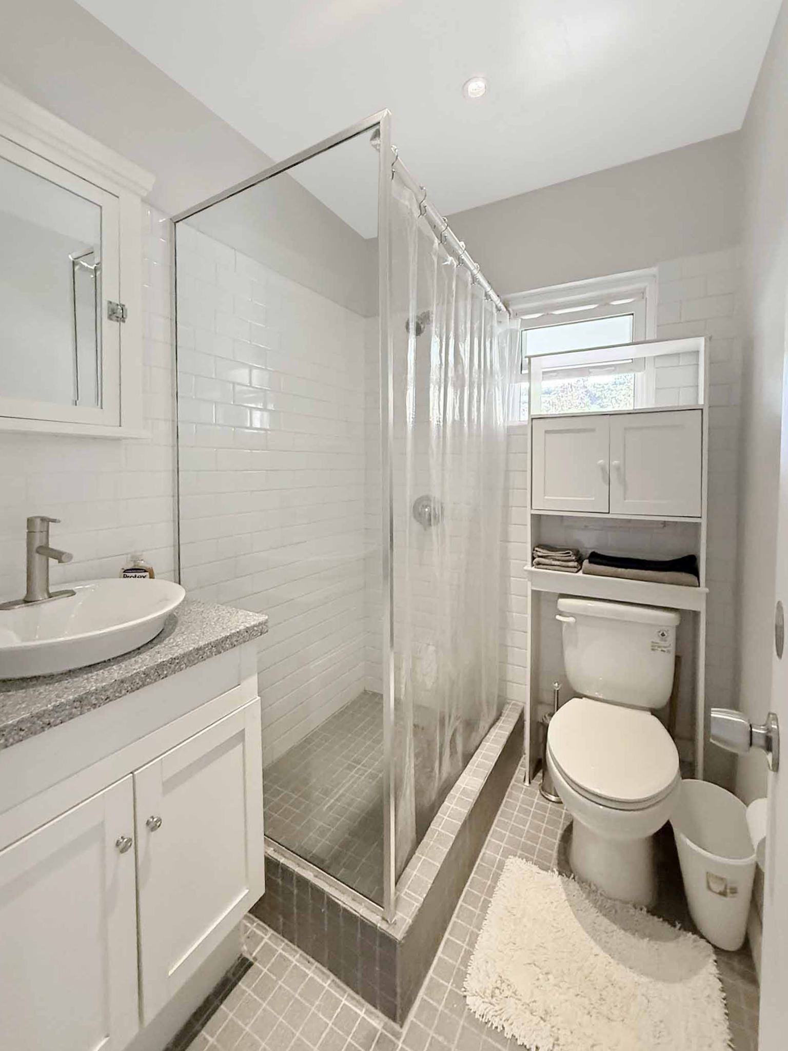1042 Romney Park 1 Bedroom Apartment
