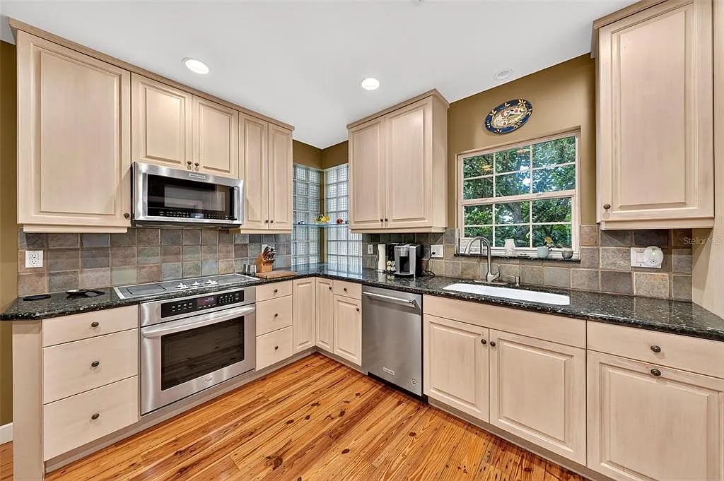 20368 THE GRANADA, DUNNELLON, FL 34432