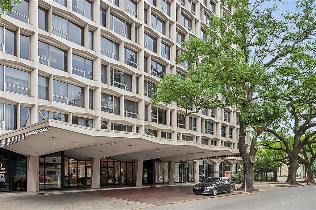 2100 Saint Charles Avenue Apartment 9E