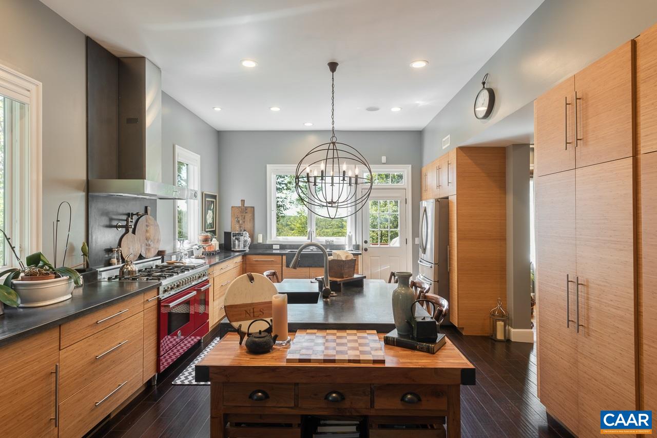 395 Claymont Dr